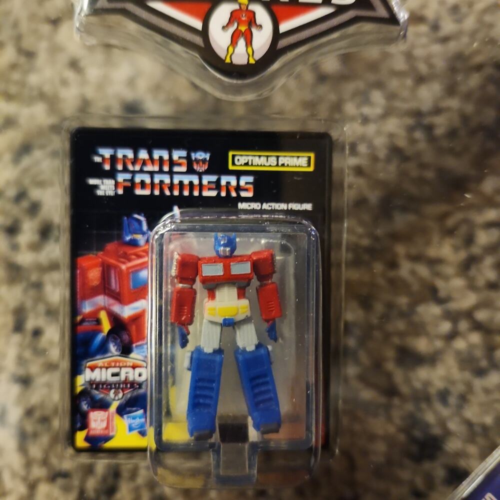 Transformers Worlds Smallest - Picture 2 of 3